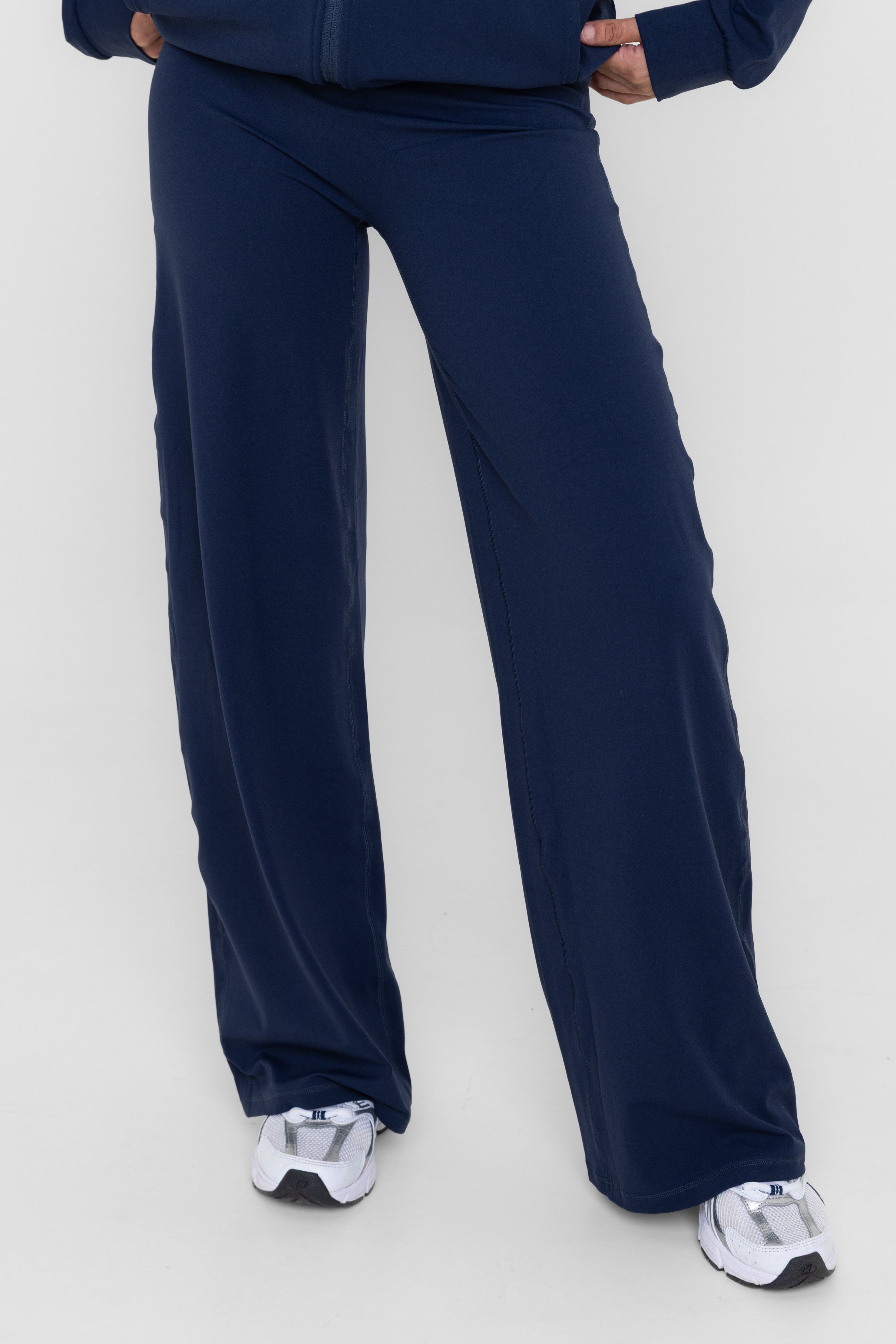 Essential Straight Legging - Navy | Pre-order ships August 3