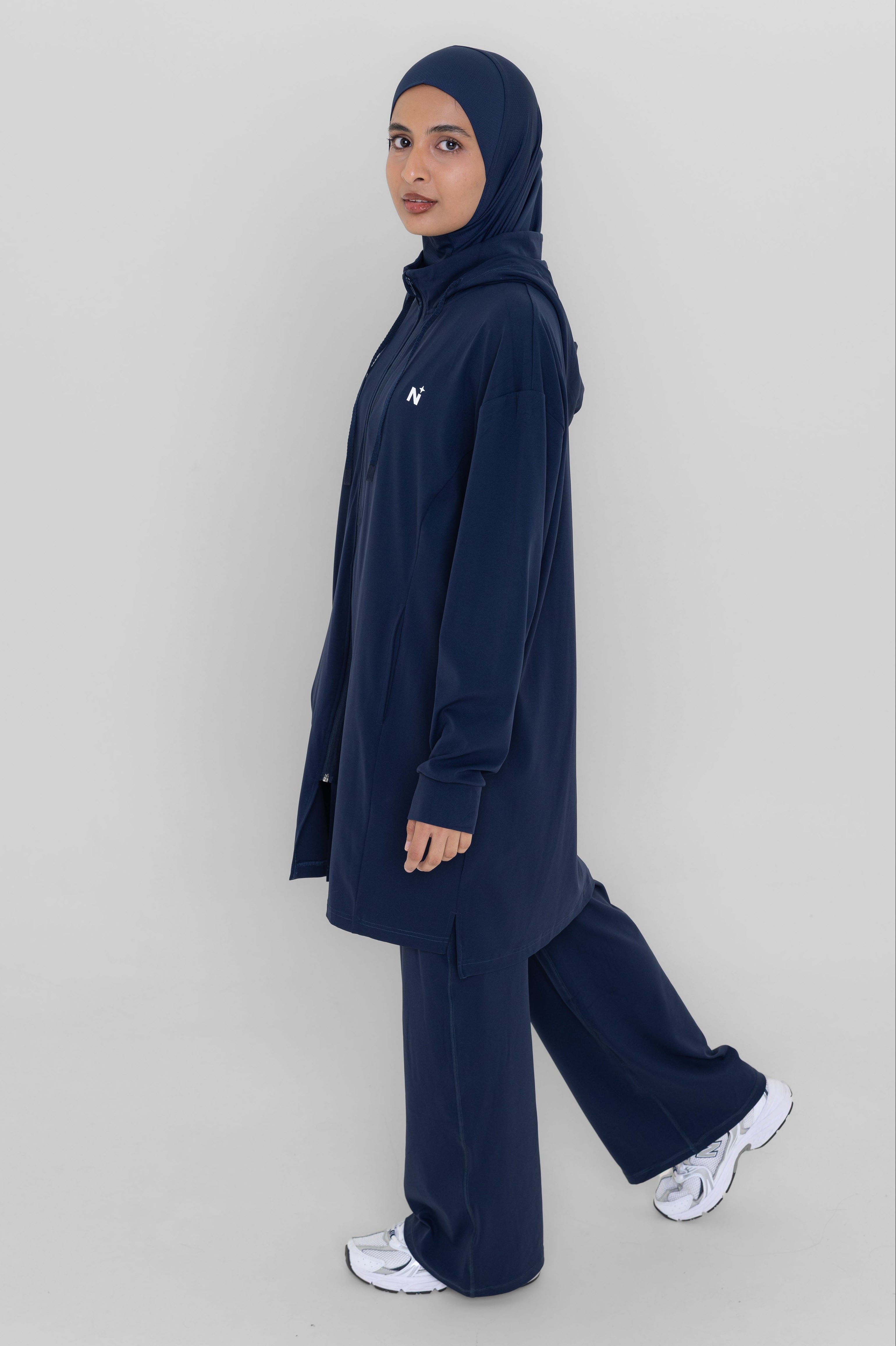 Essential Zip Jacket - Navy | Die Vorbestellung wird am 5 August versendet.
