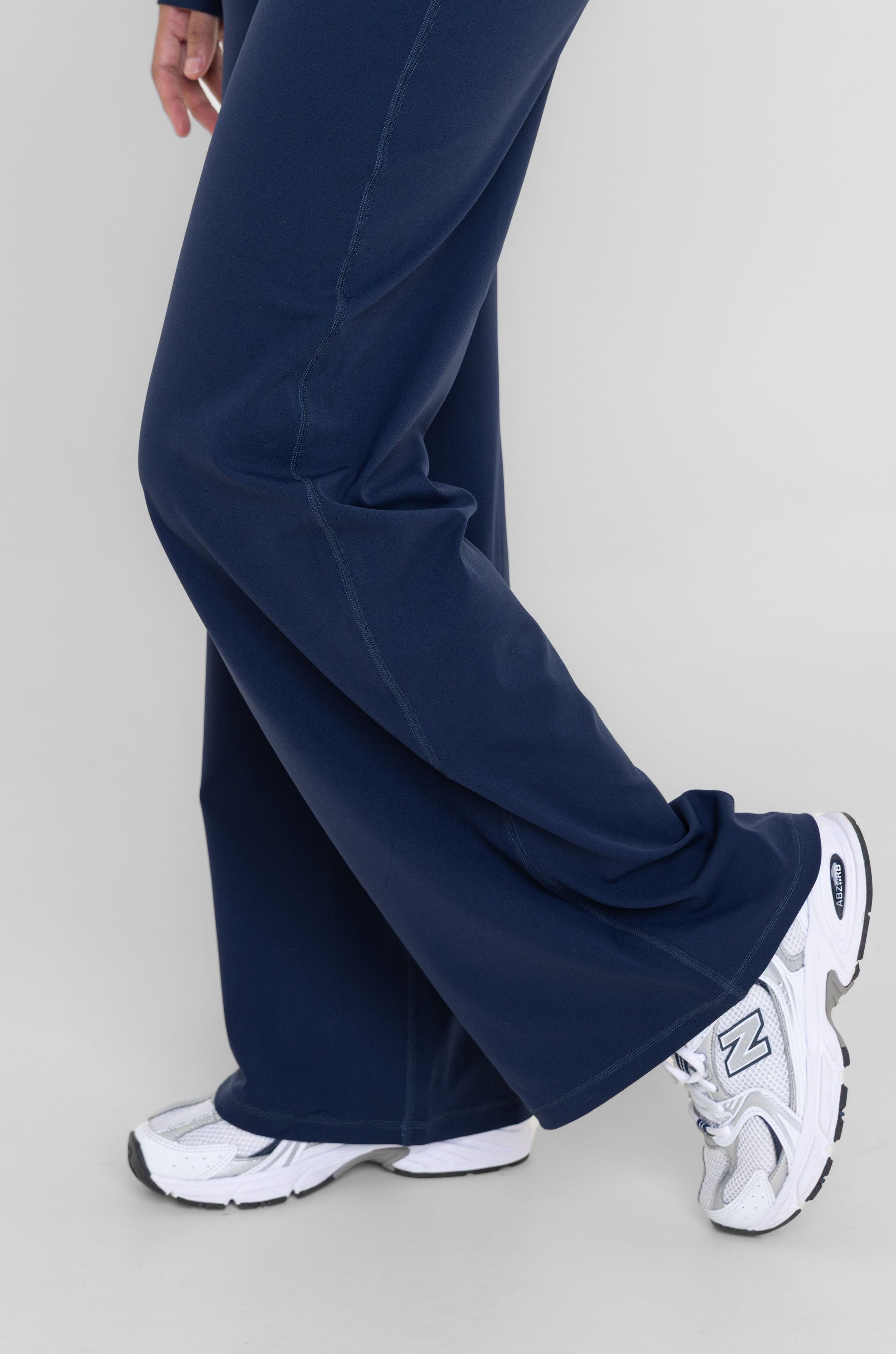Essential Straight Legging - Navy | Pre-order ships August 5
