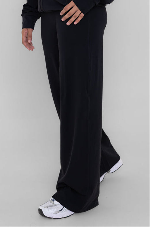 Essential Straight Legging - Black