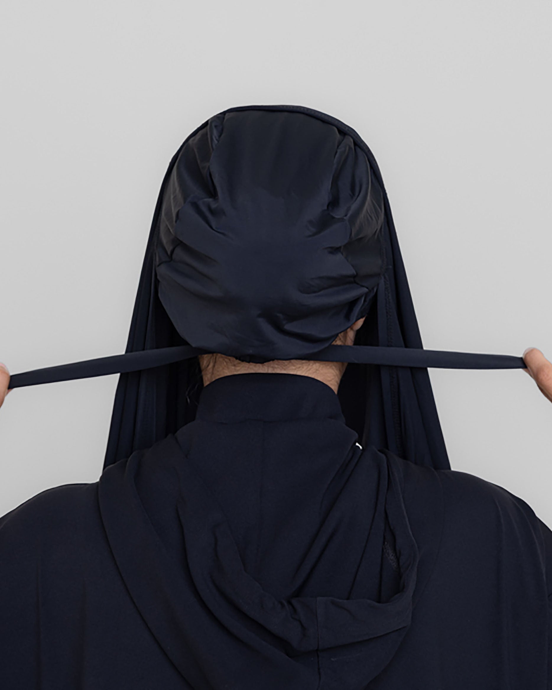 Active Motion Hijab - Black | De pre-order wordt op 23 juli verzonden.