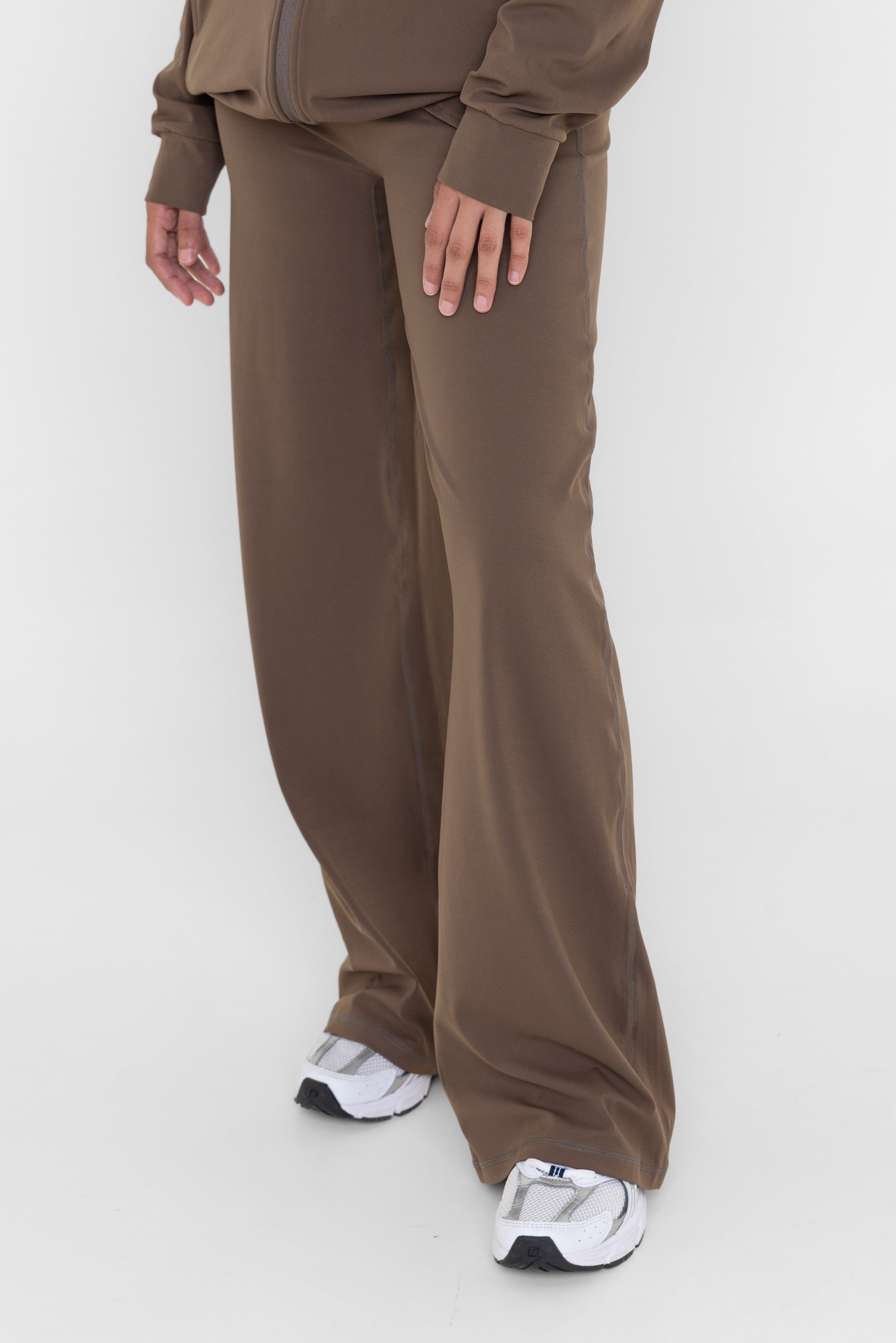 Essential Straight Legging - Espresso | Pre-order ships August 3
