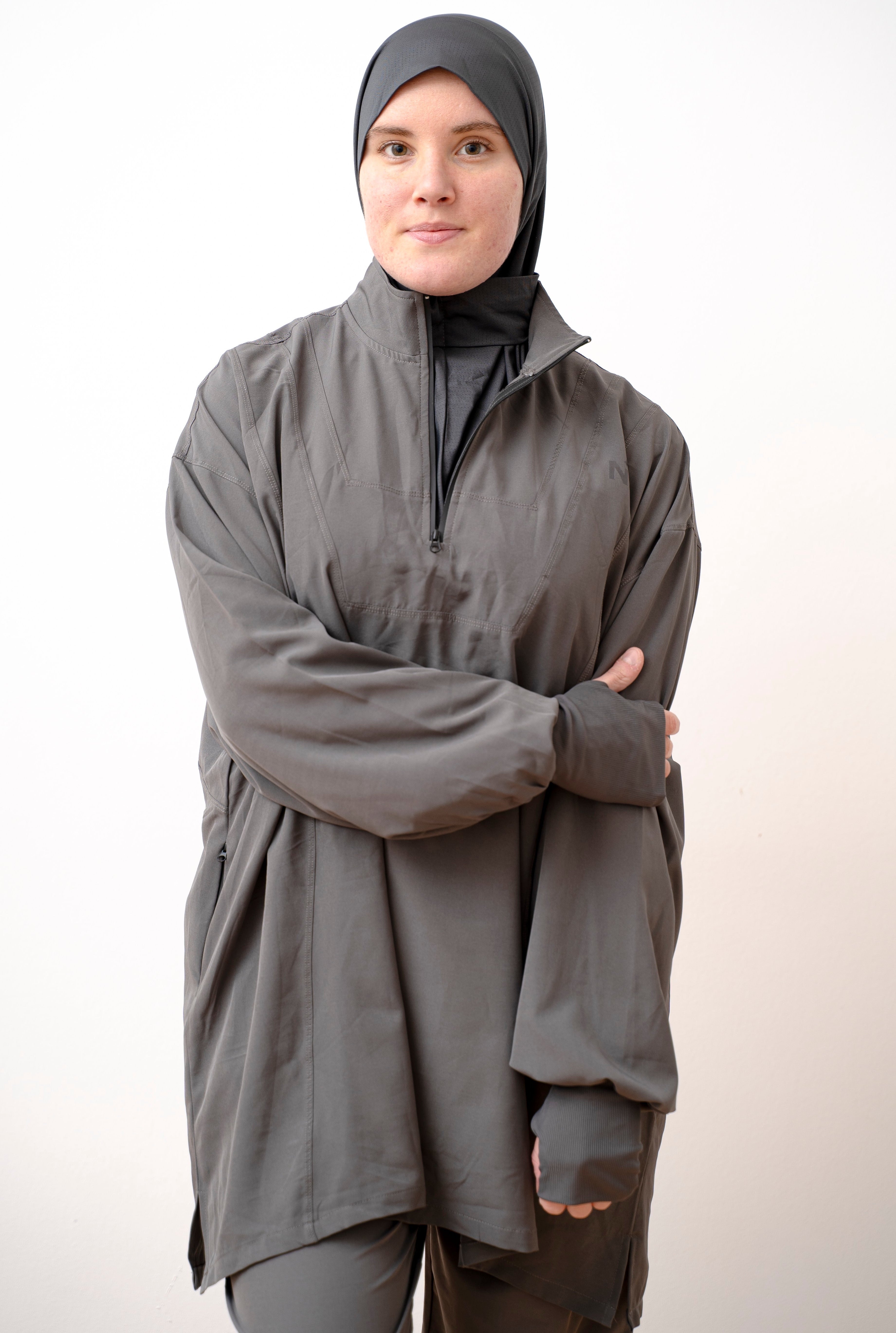 LIGHT WEIGHT ACTIVE TOP DARK GREY