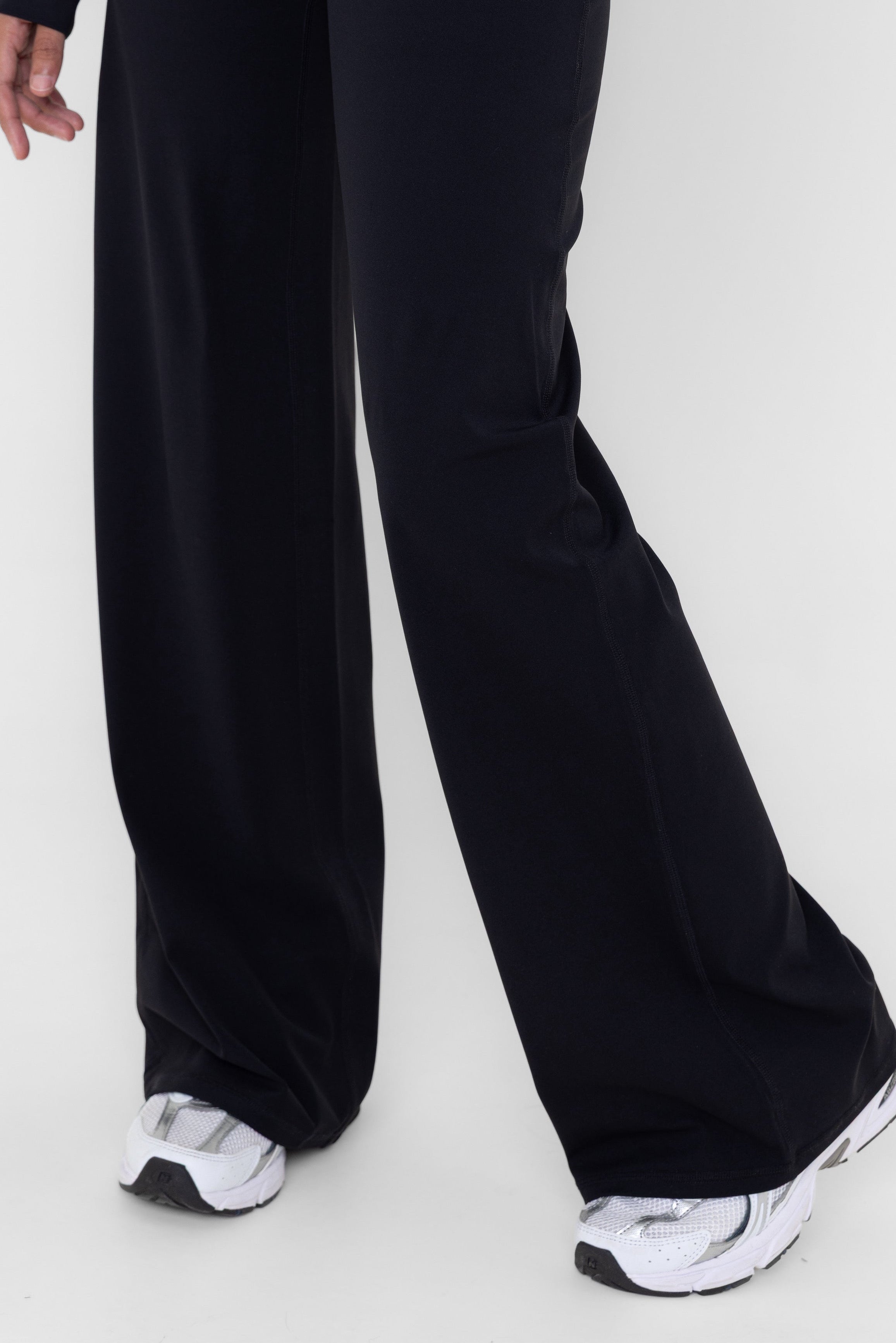 Essential Straight Legging - Black