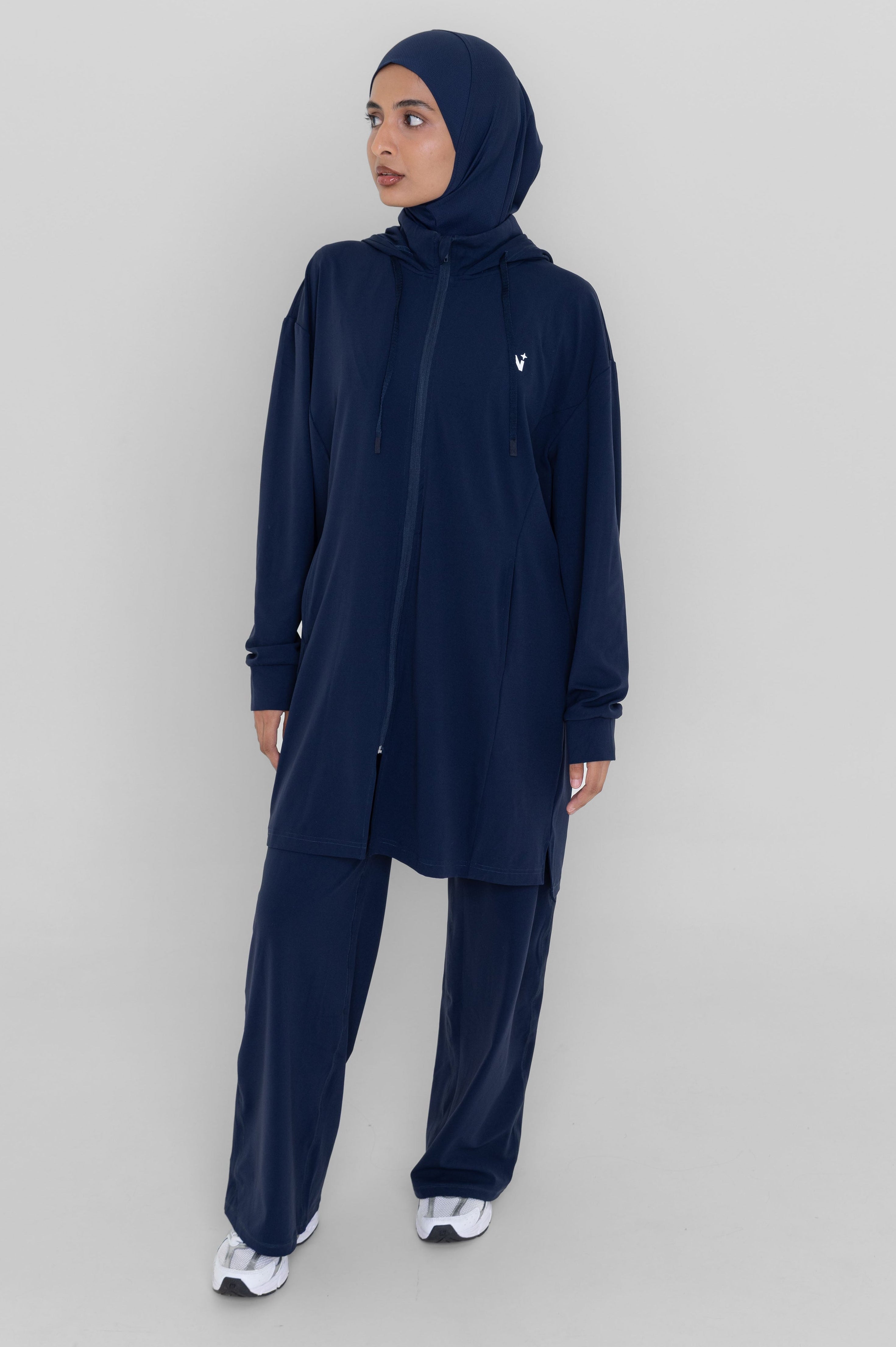 Essential Zip Jacket - Navy | De pre-order wordt op 5 augustus verzonden.