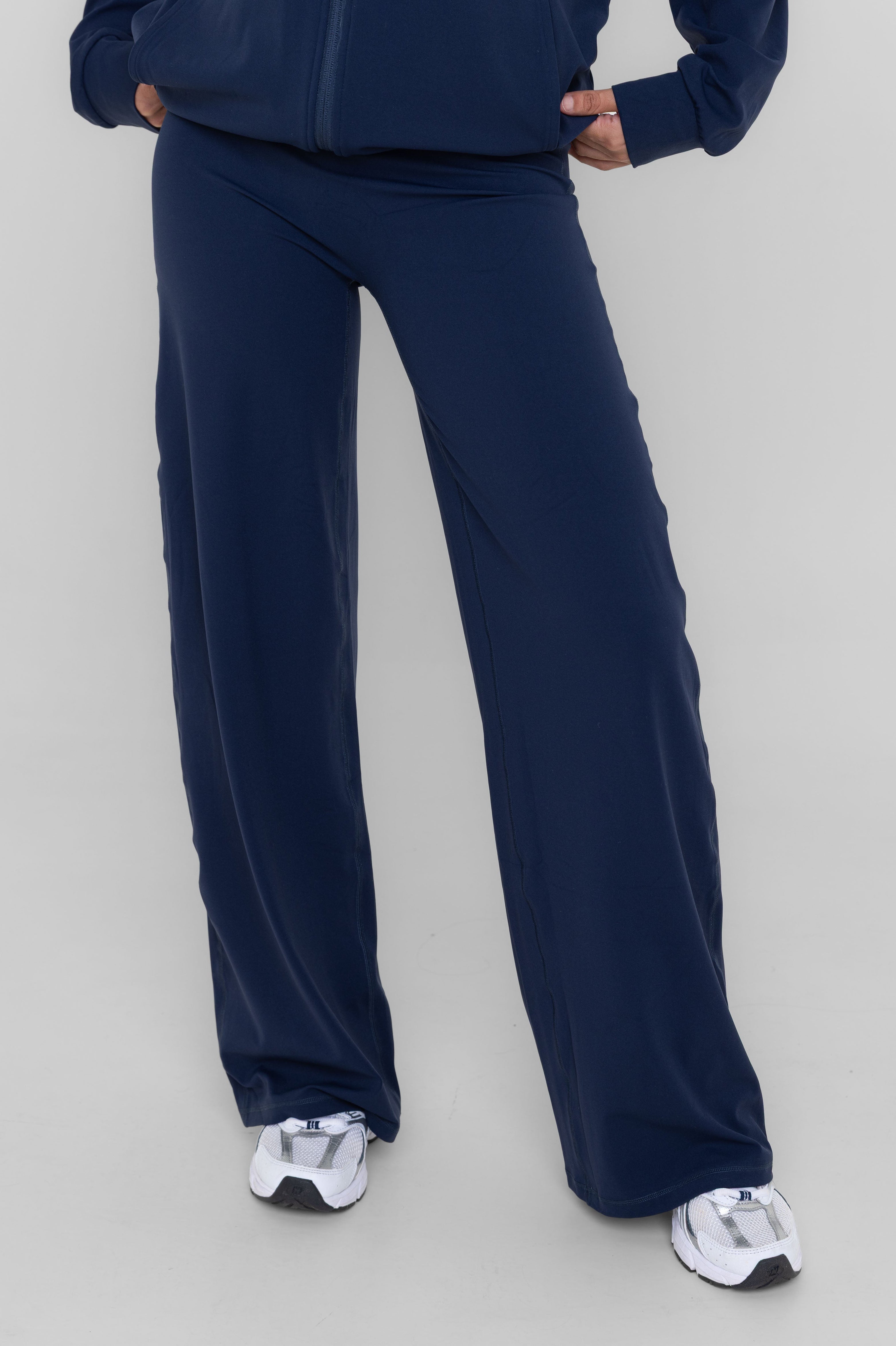 Essential Straight Legging - Navy | Pre-order ships August 5