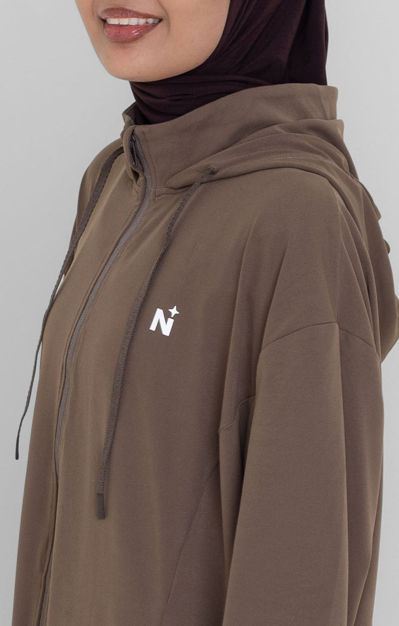 Essential Zip Jacket - Espresso | De pre-order wordt op 5 augustus verzonden.