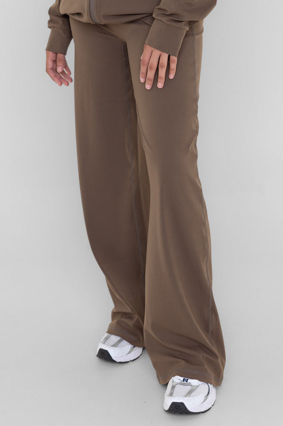 Essential Straight Legging - Espresso | Pre-order ships August 5