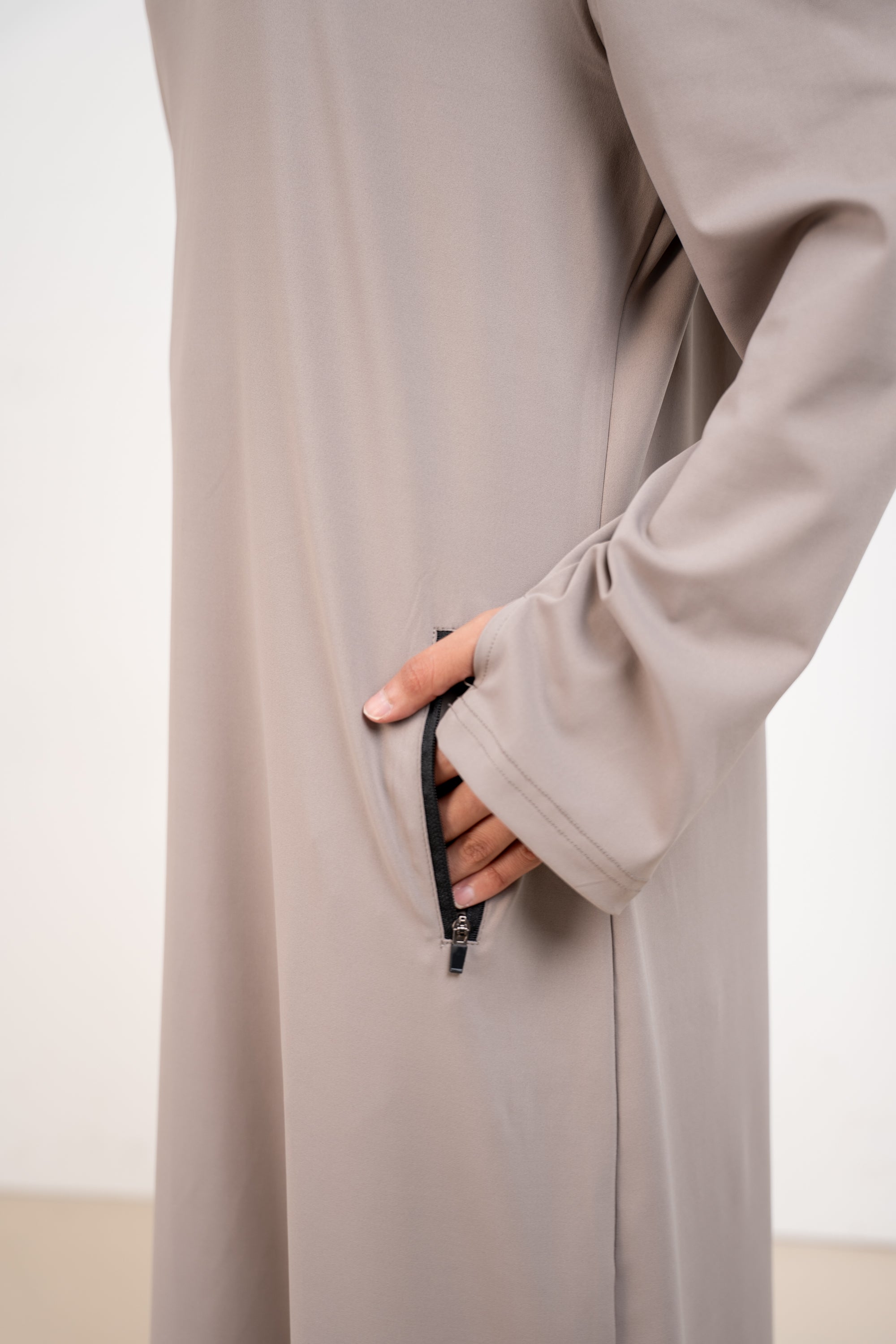 SPORT ABAYA GREIGE (PRE-ORDER: verzending op 25-8) 