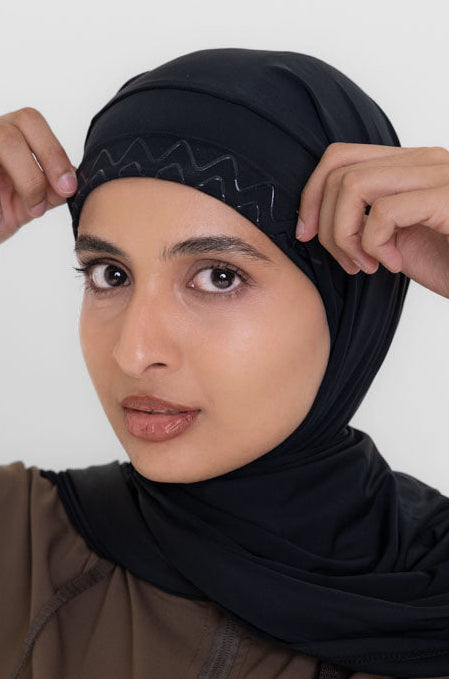 Active Motion Hijab - Black | De pre-order wordt op 23 juli verzonden.
